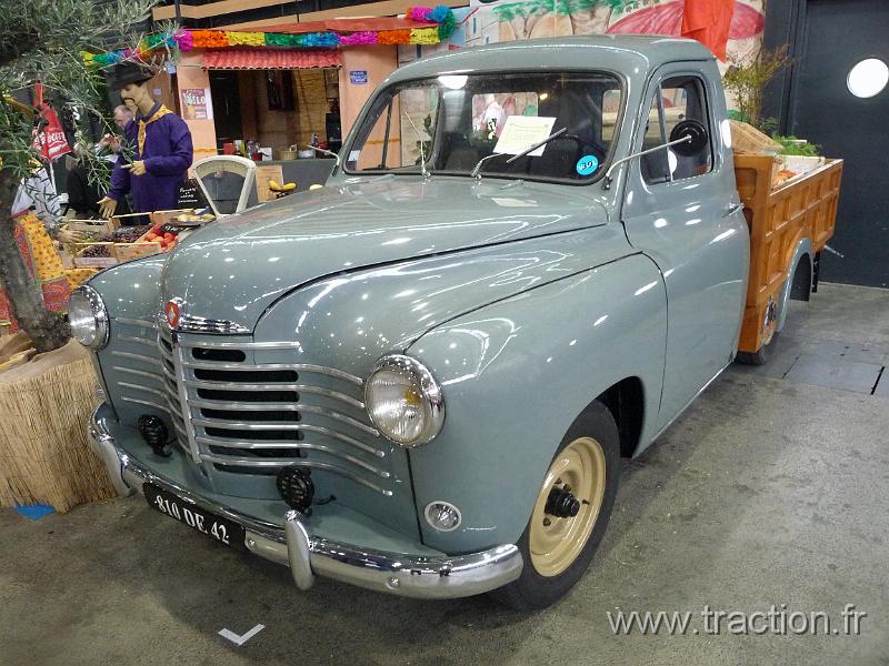 Epoquauto (105).JPG - 05/11/2010 - 69000 LYONƒPOQU'AUTO32�me Salon International Autos & Motos AnciennesRENAULT - Prairie pick-upImmatriculŽe : 810 DE 42